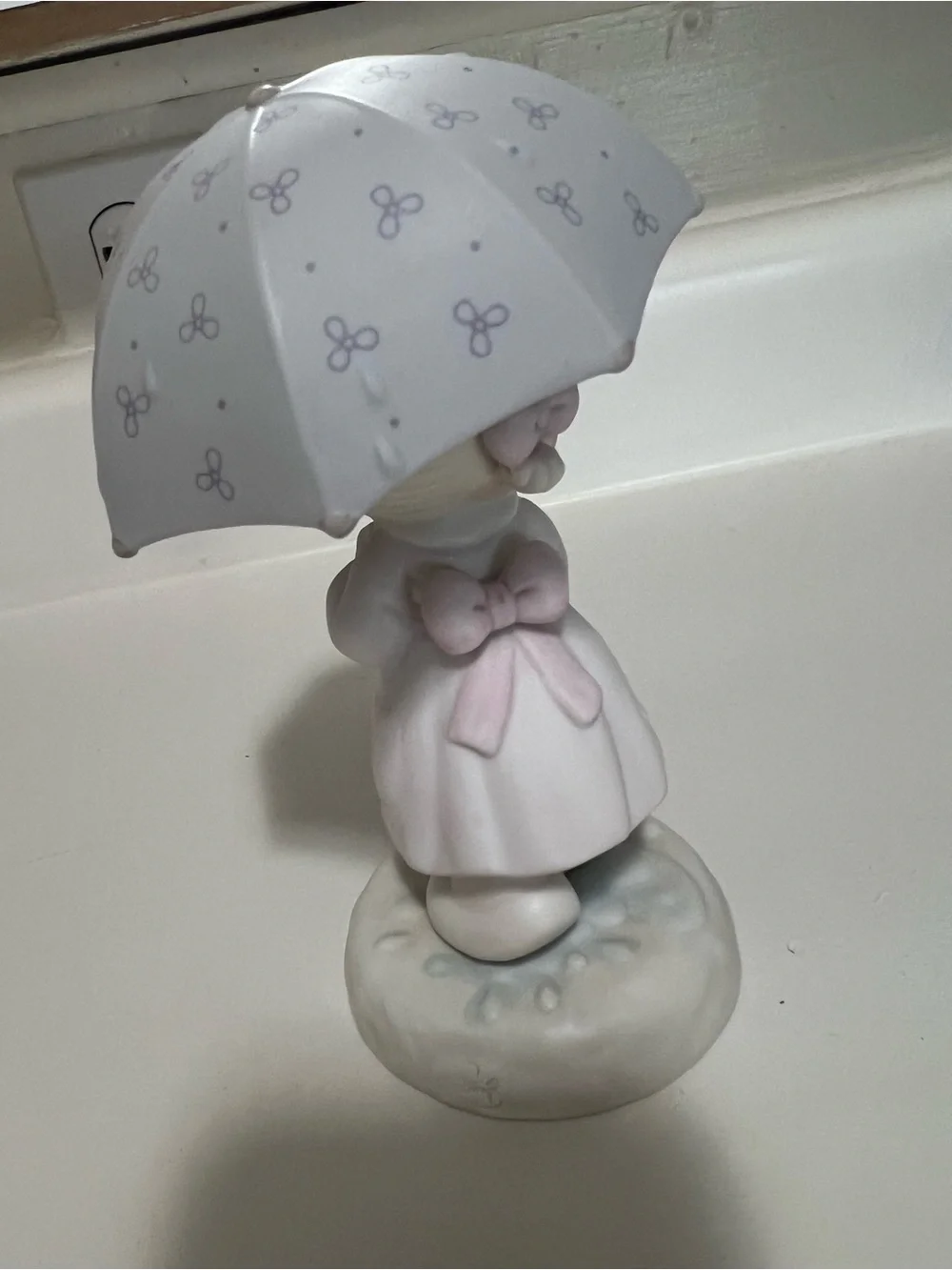 Vintage Precious Moments April Figurine Girl With Umbrella 1987